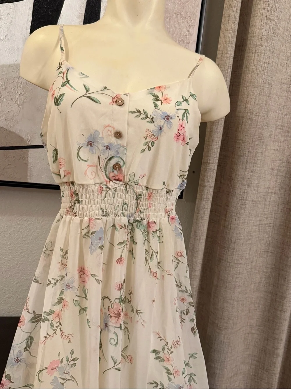 Liberty Love chic neck